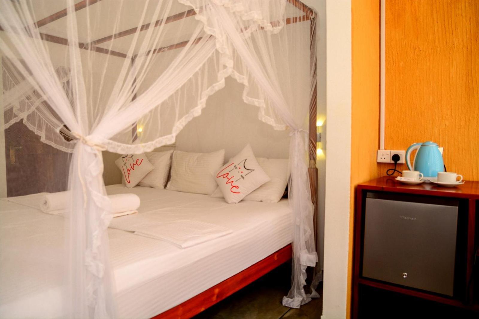 Coconut Style Restaurant & Milinda Guest Hotel Унаватуна Екстериор снимка