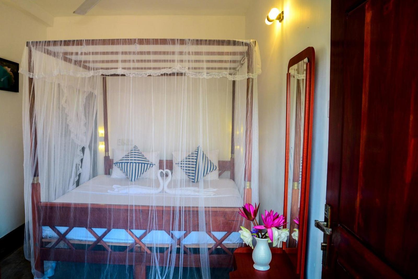 Coconut Style Restaurant & Milinda Guest Hotel Унаватуна Екстериор снимка
