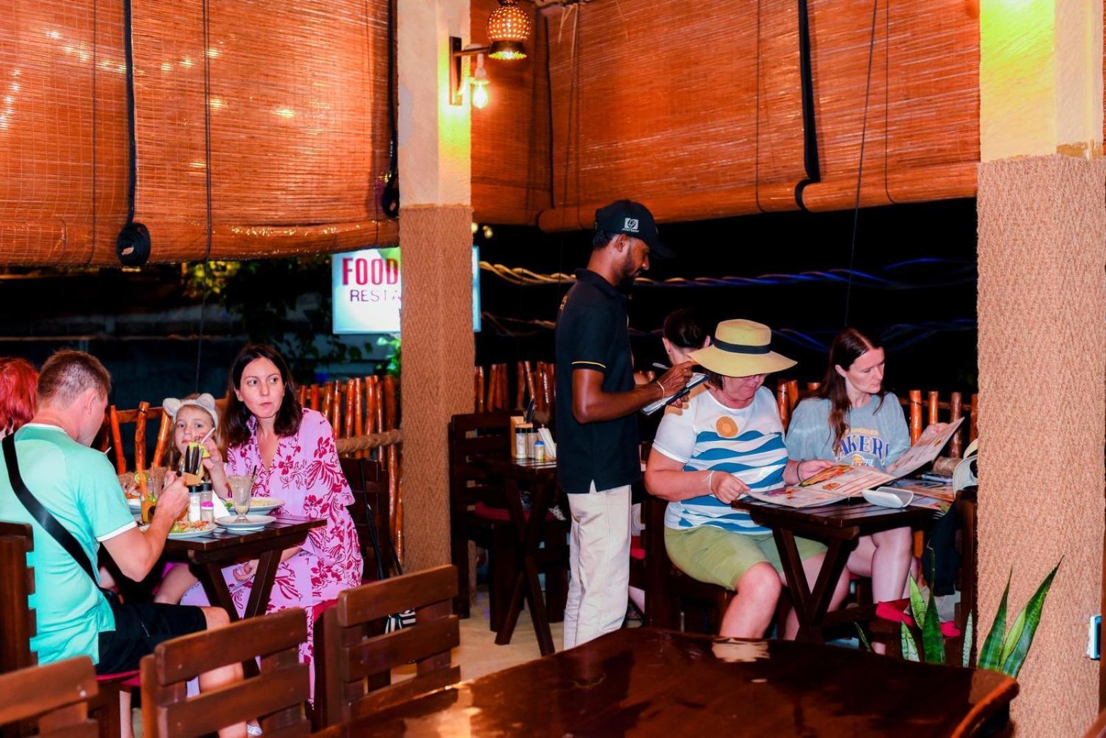 Coconut Style Restaurant & Milinda Guest Hotel Унаватуна Екстериор снимка